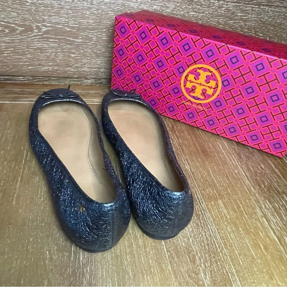 Tory Burch Laila 2 Driver Ballet Flat Navy Crinkle Metallic Size 9